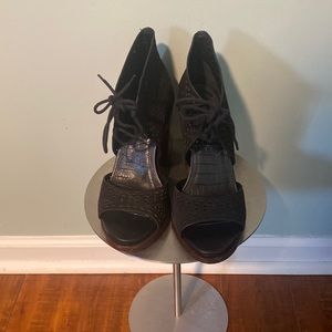 GIANNI BINI GYPSIE DAZE LACE UP BLOCK HEELS